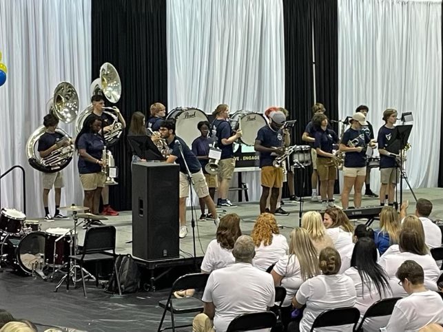 HickoryRidgeHS's tweet photo. The HRHS and HRMS bands put on a show today at the @CabCoSchools #CCSRISE conference. The Ridge always puts on a great show and is music to our ears! @HRHSBand https://t.co/HEkFnaxAM0