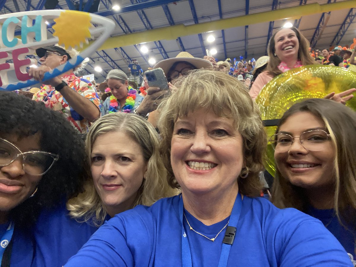 juliesessa's tweet image. The best it yet to come ! MCSD is the place to be. #MCSDBetterTogether @tttgator