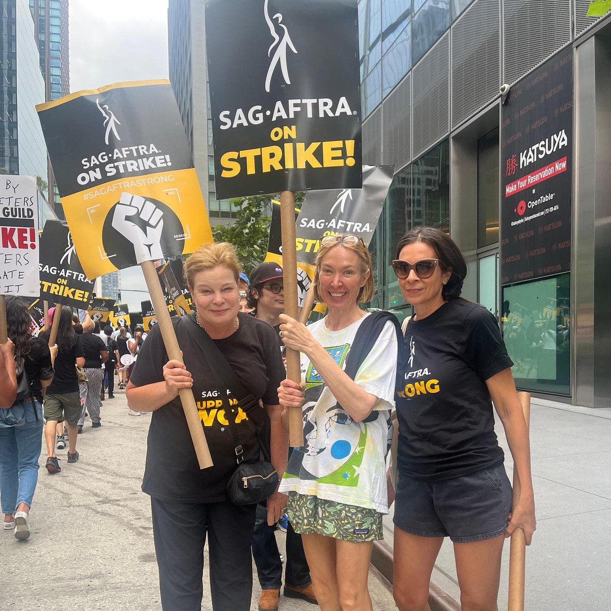 mysticenter's tweet photo. Today in front of Amazon & HBO… @catecurtin, #ElizabethMarvel, our own @melisjacks on the picket line. “#YieldToOurDeal”!
#SAGAFTRAstrong 📷 via @sagaftra. https://t.co/pG0skCyKUN