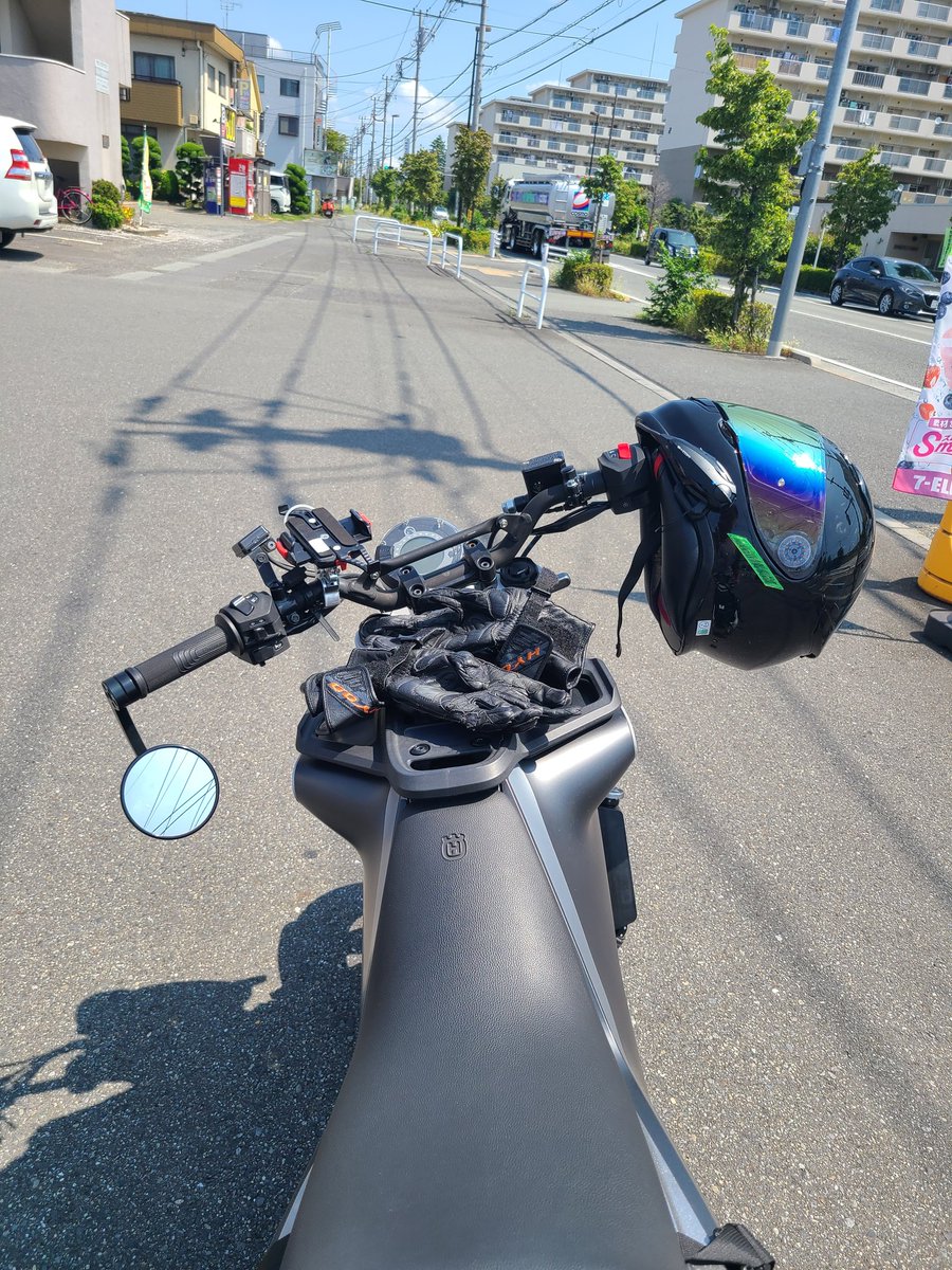 ctadj54ds7's tweet photo. エンジンかからん～またかよ～
セブンの店員さんがレッカーで駐車場使っていいと言ってくれさらにはアツいから店内いてくださいとまで、、
あったけぇ～ https://t.co/kBi00N0LxD