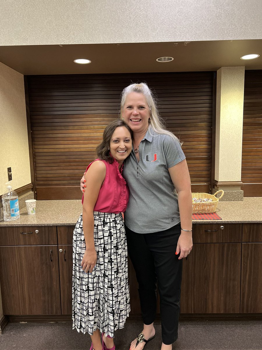 UnionMath's tweet image. The best way to wrap up a fantastic week with new teachers at Union is to welcome home the National Teacher of the Year, Rebecka Peterson! ❤️@UnionSchools @RebeckaMozdeh