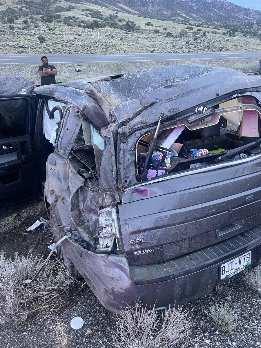 andrala1122's tweet photo. Hey @Ford can you bring the flex back? Pretty sure this lady saved my family of 5 from dying in a rollover crash. We all walked away from this with minimal bruising and soreness only! #CarCrash #bringbacktheflex #fordflex #crashphotos #ford #flex #flexfriday https://t.co/PAGjgrJoAt