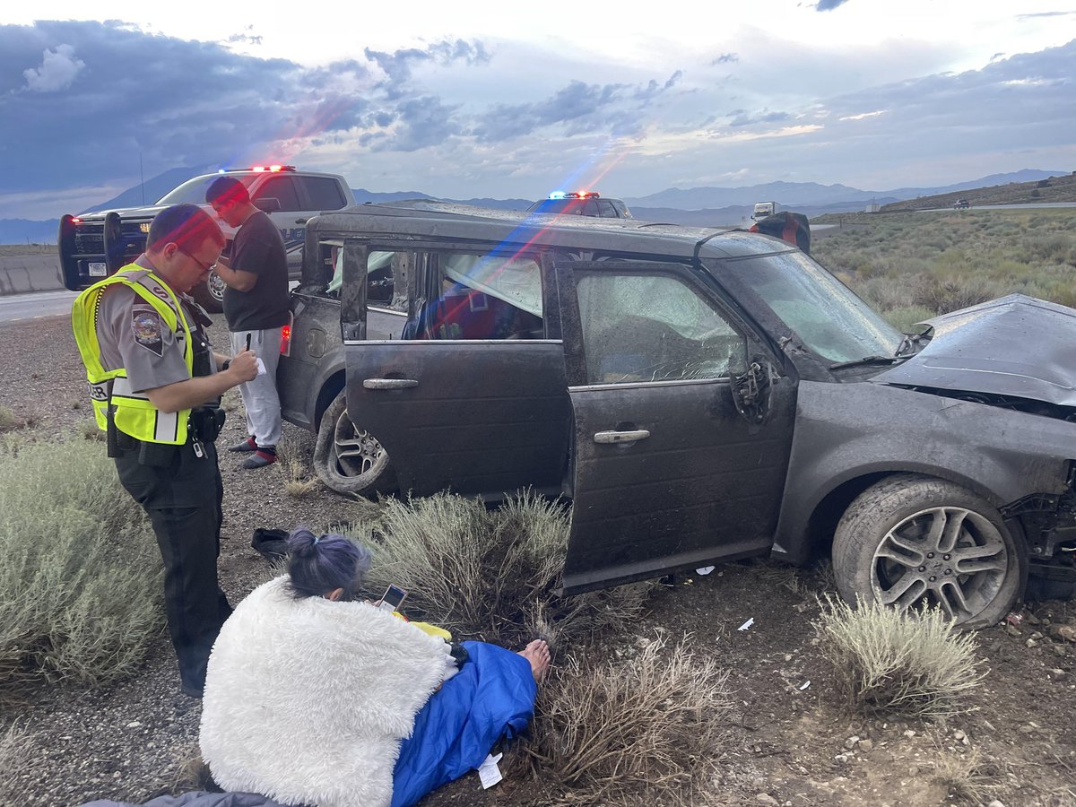 andrala1122's tweet photo. Hey @Ford can you bring the flex back? Pretty sure this lady saved my family of 5 from dying in a rollover crash. We all walked away from this with minimal bruising and soreness only! #CarCrash #bringbacktheflex #fordflex #crashphotos #ford #flex #flexfriday https://t.co/PAGjgrJoAt