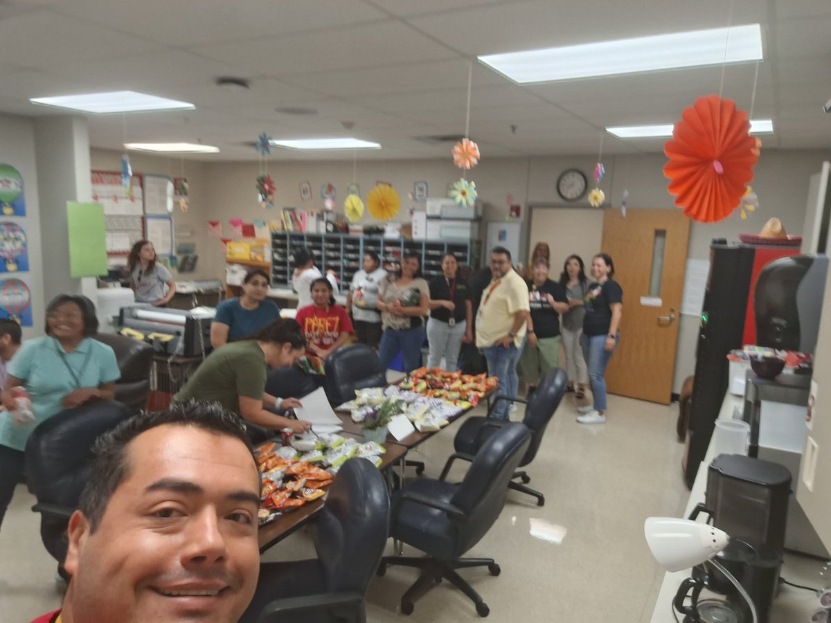 Getting ready for the New year!!! Listos para un nuevo ciclo escolar!  <a href="/AustinISD/">Austin ISD</a> <a href="/AISDElementary/">@AISDElementaryProud</a> <a href="/Perez_Elem/">Perez Elementary</a> <a href="/holamsjohnston/">Kari Johnston</a> <a href="/carolinesweet82/">Caroline Sweet</a> #bestteamever