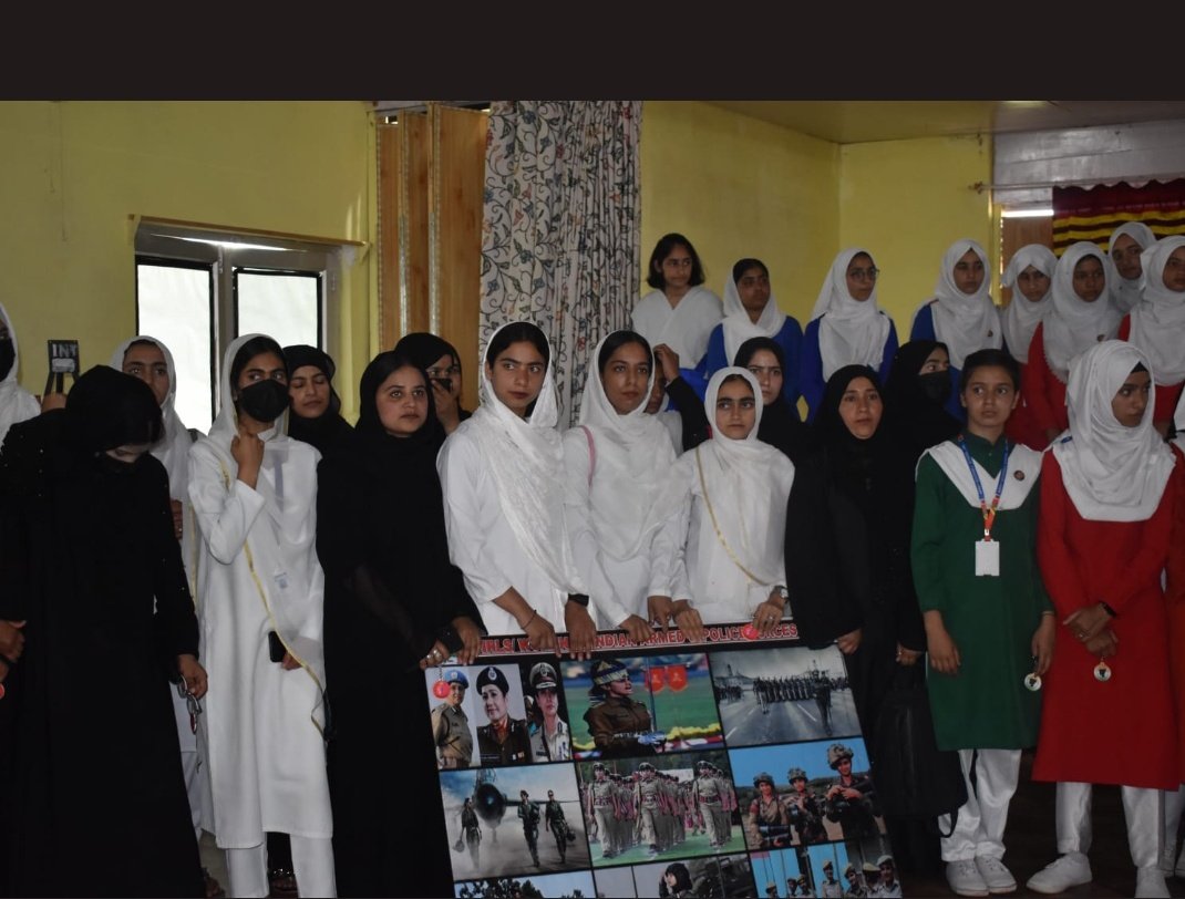 Nesha_jan3's tweet photo. 4 years ago, a new chapter began for Jammu and Kashmir. Today, we celebrate the positive changes and promising de 370. #J&KTowardsProgress #RisingKashmir #BeyondArticle370 #UnchainedJ&K #Article370Untangled #Kashmir #BadaltaKashmir #NayaKashmir #KashmirDevelopment #Article370 https://t.co/UEZb6Y7j7a