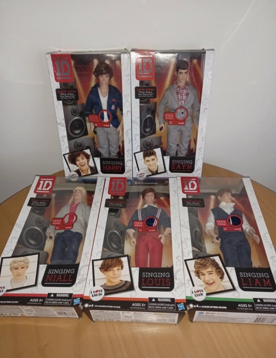 MammaDC69's tweet photo. @eprof1984 These are my 1D sets.. I’m so glad I bought them back then.. even though my friends thought I was nuts. They’re my pride and joy.. #OneDirection #OneDirection4life https://t.co/X9zV5VUjha