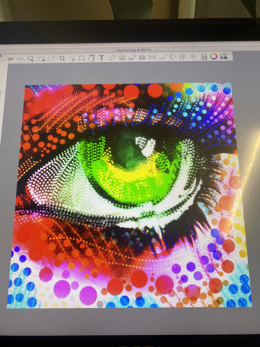 mesmaranft07's tweet photo. Just creating! Experimenting with colour, glow and dots = fabulous #NFTartist #DigitalArtist #cryptoartist #Creative #eyeart #NFTComminity https://t.co/xh3JlMLj9X