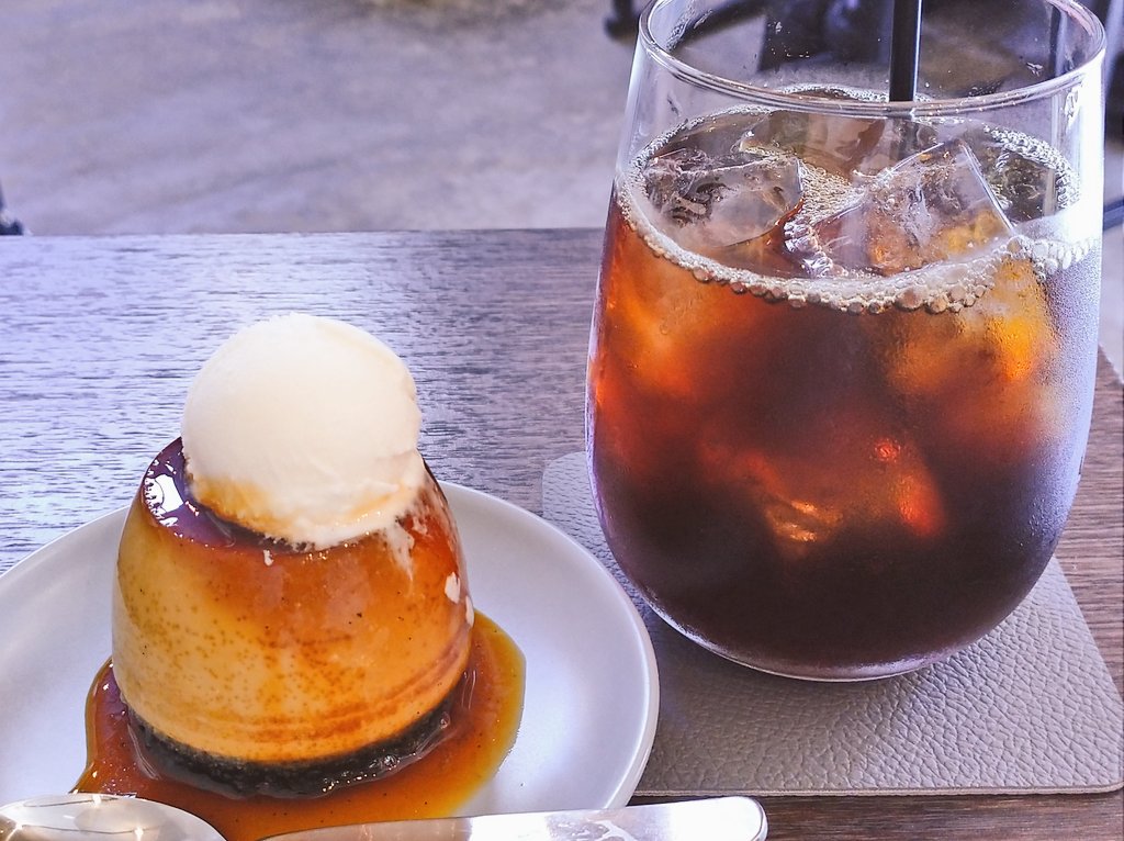 stefina051's tweet photo. 本日のスタートは、Alternative Coffeeさんの4周年を記念して、プリニスト も。けんさんとのコラボイベント☕🍮人生初めていただいたブラジルプヂン!猛暑過ぎてつらいけど😇元気が出る良いスタート
#もけんプリン
#プリニスト
#魅惑のプリン
#プリン好き
#AlternativeCoffeeWorks https://t.co/ArHsrD2vJU