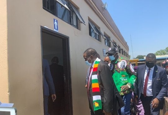 ali_naka's tweet photo. Emerson and his whole Cabinet officially opened a toilet at Kudzanai Bus Terminus in Gweru. They travelled from Harare to Gweru with helicopters, fleet of cars etc to just open a toilet! Emerson is too playful https://t.co/9lw5JHtHVi