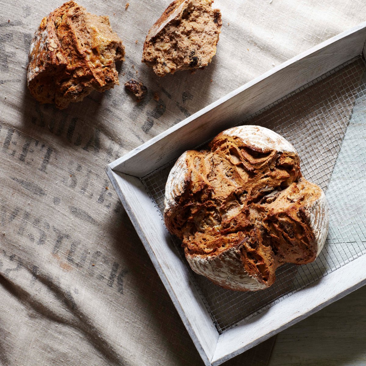 Rainy weekends were made for baking! We really recommend our recipe for Walnut and Stilton Soda Bread, a perfect bake for these grey days ☔

Find the full recipe here: sharphampark.com/recipes/articl…