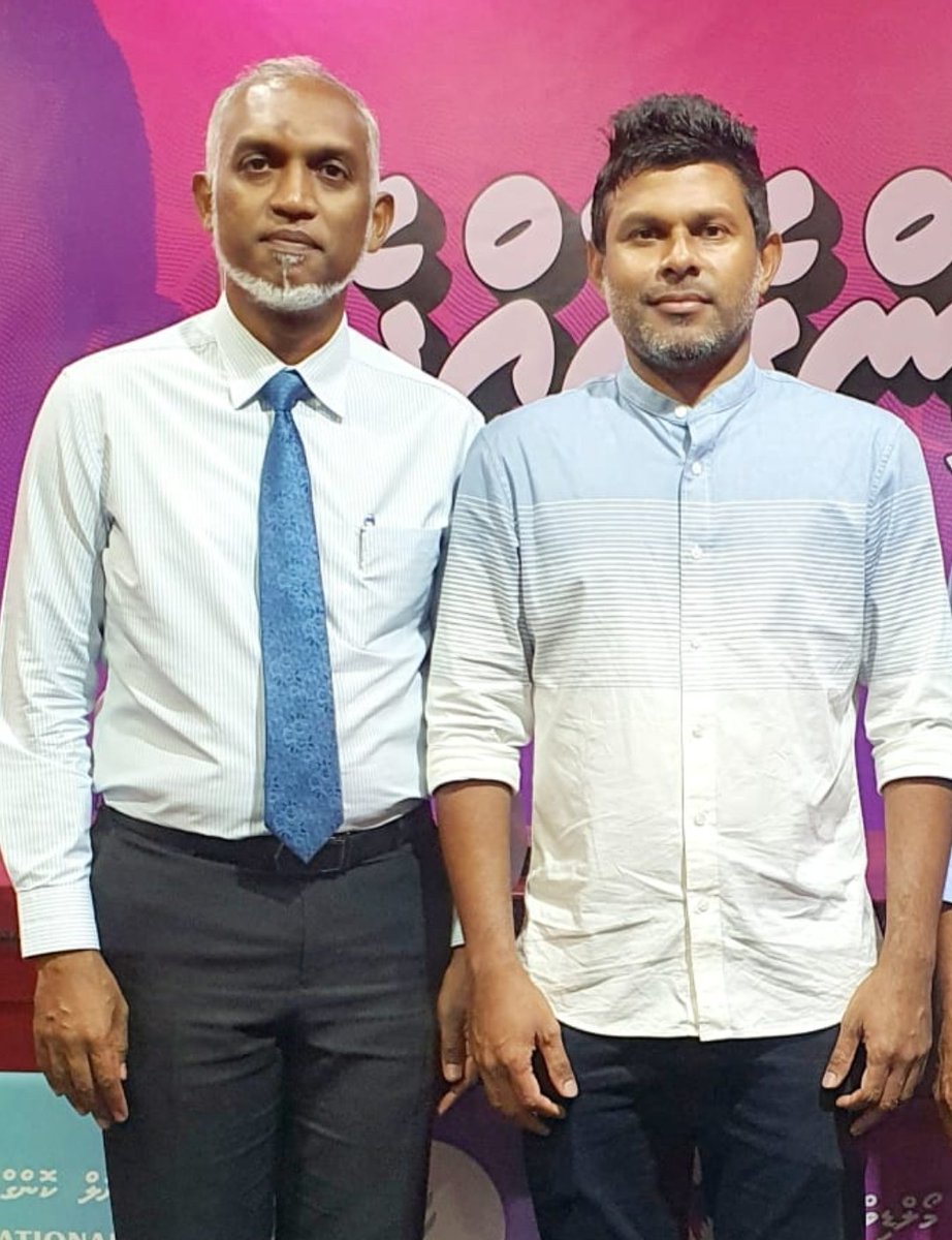 MMuizzu's tweet photo. މާތް ﷲ ގެ އިރާދަފުޅާ ވާގިފުޅުން ރައީސް ޔާމީނަށް މިއަހަރު އޮންނަ ރިޔާސީ އިންތިޚާބުގައި ވާދަކުރެވޭނެ. ރައީސް ޔާމީނަށް ވާދަކުރުމުގެ ފުރުސަތު ނުދީފިނަމަ، އެ މަނިކުފާނު ދެއްވާފައިވާ އިރުޝާދާއެކު، ވާދަކުރާނޭ "ބެކްއަޕް" ކެނޑިޑޭޓެއްގެ ގޮތުގައި ޕީ.އެން.ސީ ގެ ކެނޑިޑޭޓެއް ހޮވުމަށް ޕީ.އެން.ސީ ސެނެޓުގައި ބޭއްވުނު އިންތިޚާބުގައި އަޅުގަނޑު ހޮވުމުން، އަޅުގަނޑުގެ ރަނިންގމޭޓުގެ ގޮތުގައި ބޭފުޅަކު ހަމަޖައްސާ، އެޕްލިކޭޝަން ތައްޔާރުކުރުމަކީ އަޅުގަނޑުގެ ޒިންމާއެއްކަމުގައި ދެކޭ ހިނދު، އަޅުގަނޑުގެ ރަނިންގމޭޓްގެ ގޮތުގައި ފަރެސްމާތޮޑާ ދާއިރާގެ ޢިއްޒަތްތެރި މެންބަރު ޙުސައިން މުޙައްމަދު ލަޠީފް (ސެންބެ) ހަމަޖައްސަން ނިންމިކަން ދަންނަވަން. އެމަނިކުފާނަކީ، ޒުވާން، ތަޢުލީމީ، ޤާބިލް ޚިދްމަތްތެރިއެއް.
އަޅުގަނޑުގެ ދުޢާއަކީ، 7 އޯގަސްޓުގެ ވަގުތު ހަމަވުމުގެ ކުރިން، އަޅުގަނޑުމެންގެ ކެނޑިޑޭޓް ރައީސް ޔާމީން އަށް ވާދަކުރުމުގެ ފުރުސަތު ލިބިގެން ދިޔުން. އަދި މި ތައްޔާރުކުރެވޭ "ބެކްއަޕް" އެޕްލިކޭޝަން ލާންނުޖެހުން.
