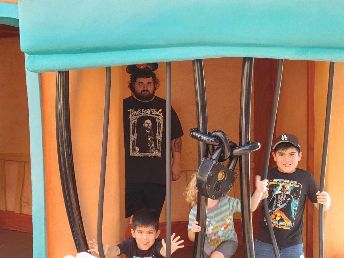 meatcanyon's tweet photo. Disneyland https://t.co/mevfdHkrjV