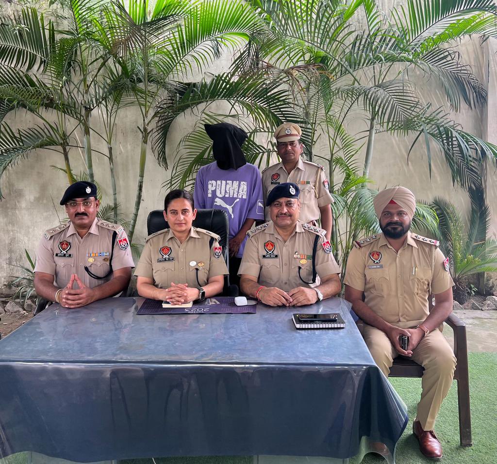 RupiSra's tweet image. Tightening noose around drug peddling, @Ludhiana_Police has apprehended 205 grams heroin during surprise drive. Seizures have been made in 2 separate cases and 3 persons have been arrested. Role of others involved in crime is under scanner. 

#ZeroTolerance
#NoToDrugs
#YesToLife