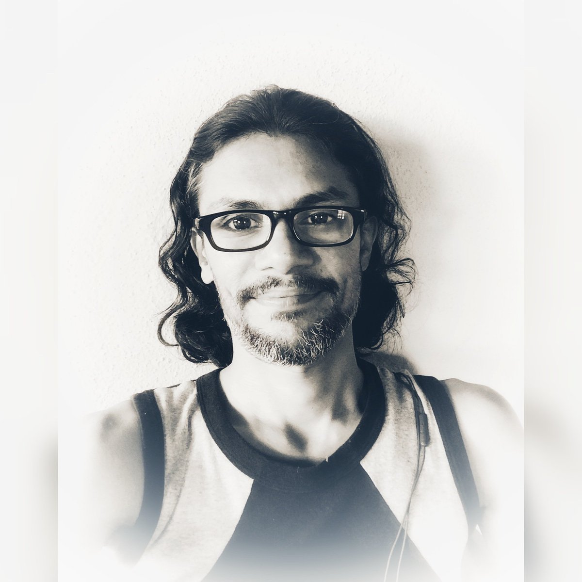 AcharAmrut's tweet photo. #NewProfilePic of the same old me 😁 https://t.co/dP0C1TgRoe