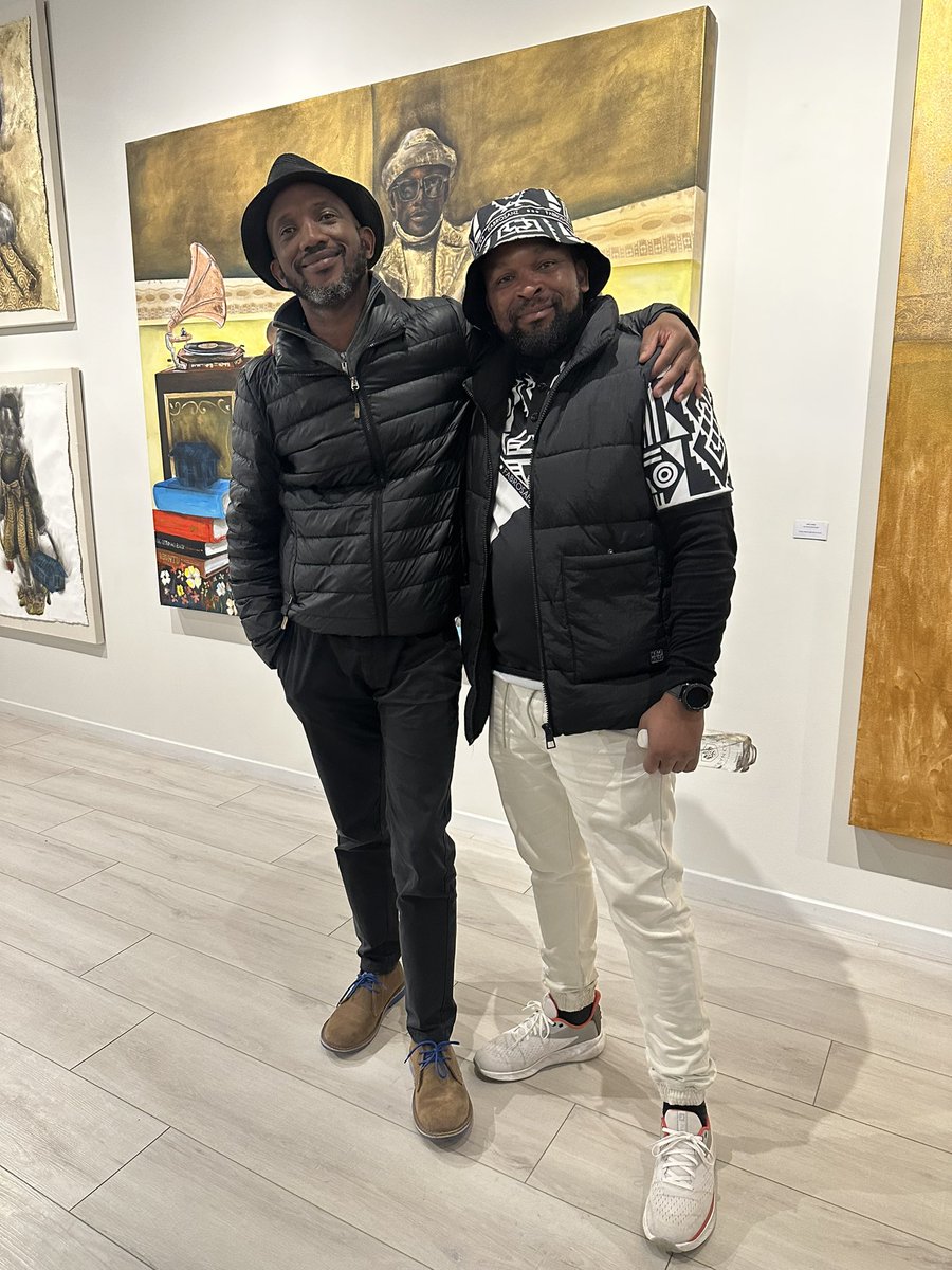 davidkau1's tweet photo. Was truly inspired and excited to have met Azael Langa and know of his work. Looking forward to owning many of his pieces 🙌🏾👌🏾🙏🏾 🖼️🔥💨🏘️
#azael #mabasolangafoundation #azaellanga #art #talent #life #inspired https://t.co/zsrM1EwGpR