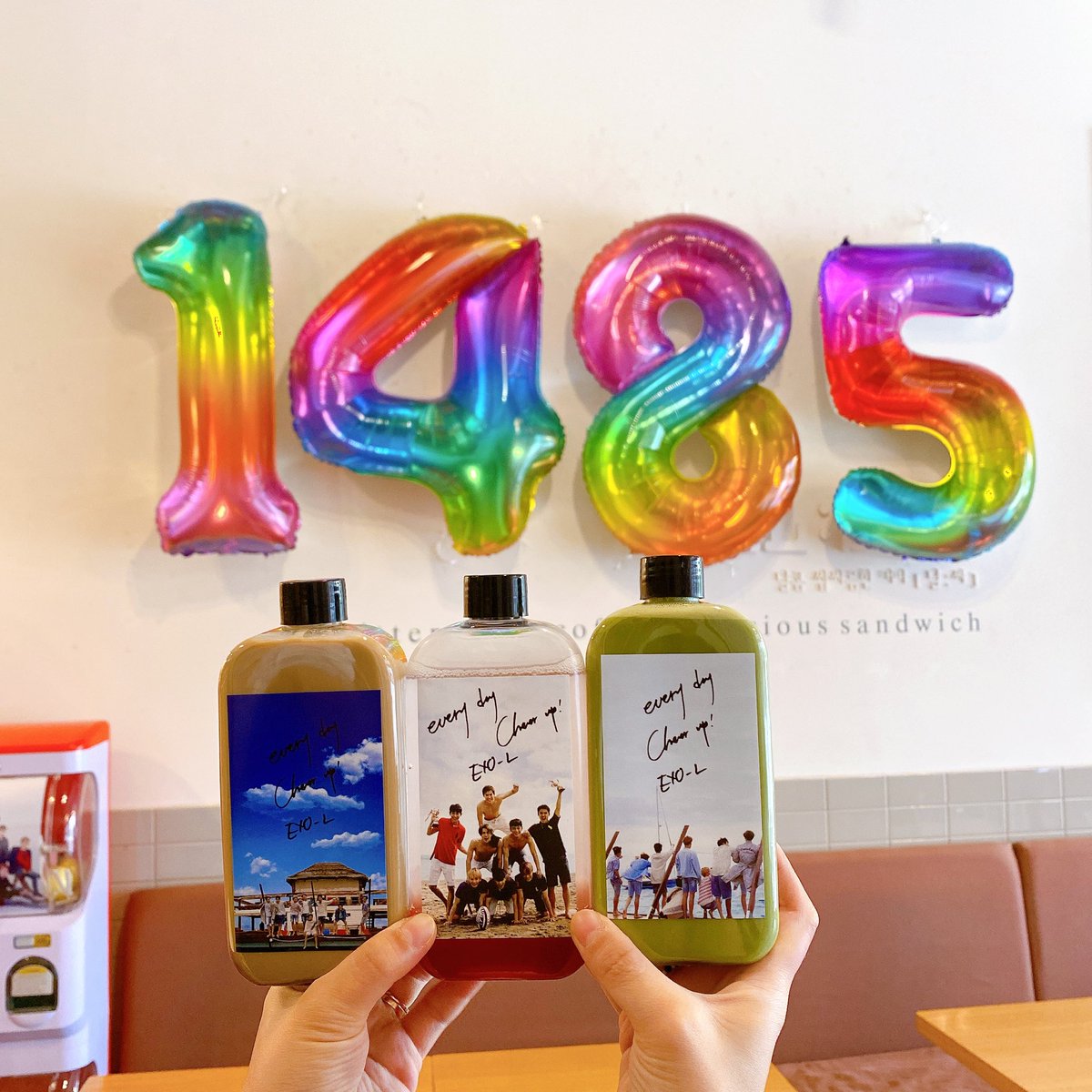 L1485_BDAY's tweet photo. We Are One 엑소 사랑하자❤
열살 생일땐 우리 함께해요!!

#엑소엘_생일축하해 
#EXOL_9th
#엑소엘_이제_아홉살 https://t.co/kMkQoofOQY