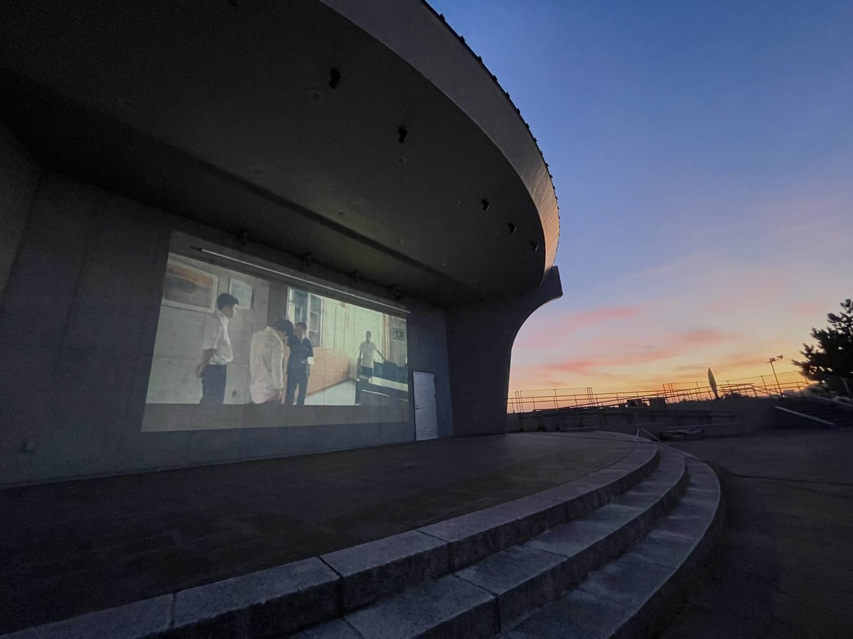 benkeieigasai's tweet photo. ◤田辺・弁慶映画祭presents
　SeaSide Cinema in 扇ヶ浜◢ 開催のお知らせ

扇ヶ浜カッパークにて
野外上映会を開催いたします🎥

場所　田辺市扇ヶ浜カッパーク
時間　19:00〜
作品　『あいが、そいで、こい』(柴田啓佑監督)
📣柴田監督、長部努さん、石川誠さんによる舞台
　　挨拶があります‼️ https://t.co/8AzGVkJaEm