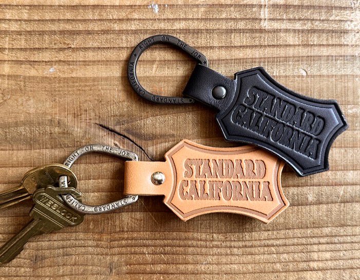 SAPPOROBASE's tweet photo. BUTTON WORKS × STANDARD CALIFORNIA SHIELD LOGO KEY HOLDER
https://t.co/ioKKvudo77
#standardcalifornia #スタンダードカリフォルニア
#buttonworks
#levis #リーバイス
#htc #resolute #リゾルト
#warangler #lee
#tes #bendavis
#cookman #tcbjeans
#rainbowsandals #vans
#アメカジ #札幌 https://t.co/CmhGbUPuPX