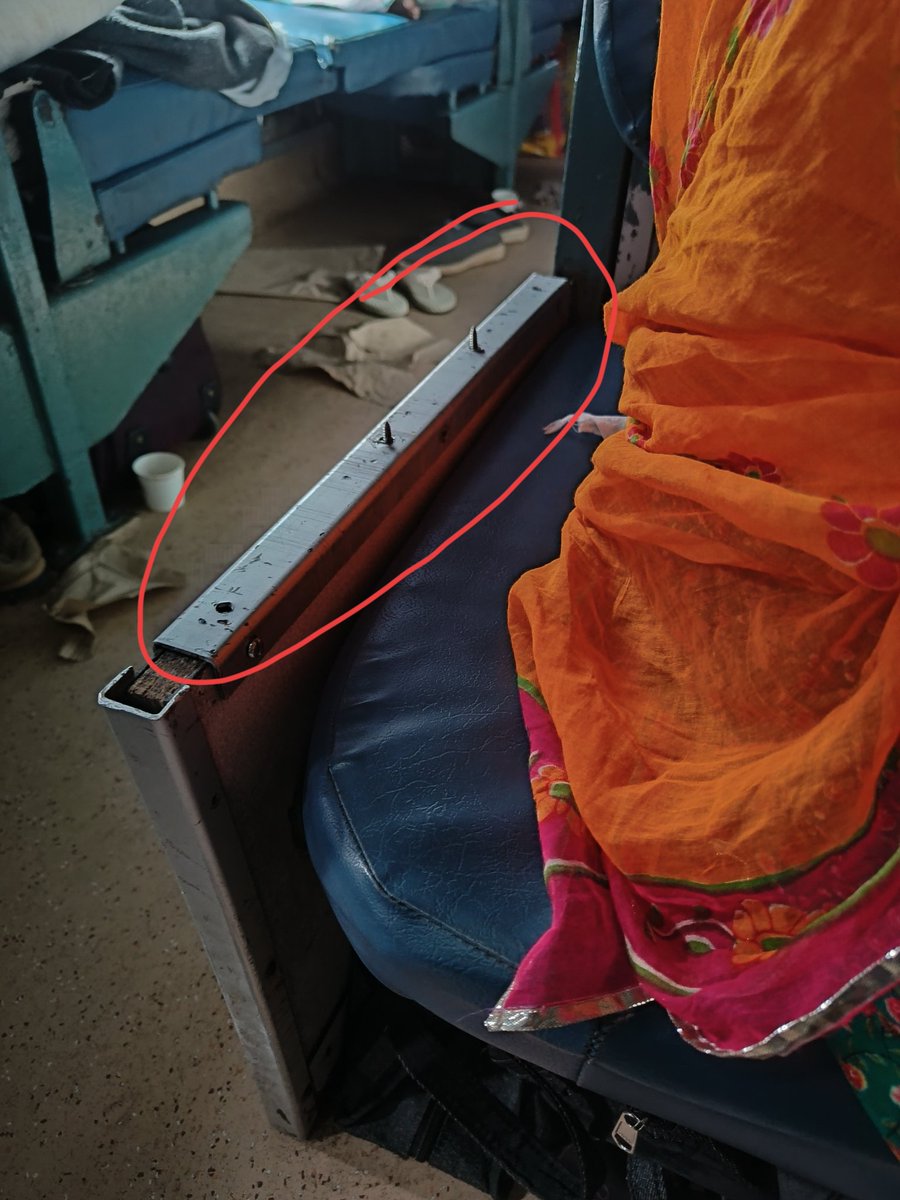 Rathore_bnna's tweet photo. @RailMadad 
@RailwaySeva 
@RailMinIndia 
Screws are left openly on seat's handle without cover, which can harm any passanger. I'm traveling with children so it can be dangerous for them. Need to repair immediately.
PNR- 2846085922
Train no.- 22738
Class- 3AC https://t.co/iGoyULI1Gc