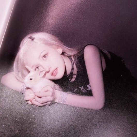 fairerst's tweet photo. ⠀
Wears black for @catranat 
“ which one cuter ? Me or the bunny ? ” 
⠀ https://t.co/uTUgQwwhpV