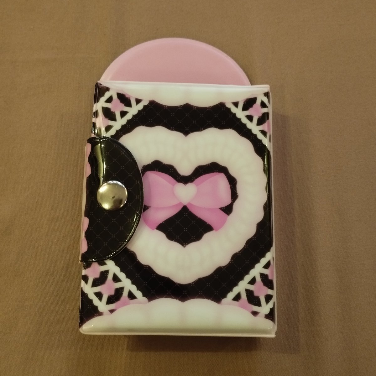 ryuuhaulz's tweet photo. WTS LFB PH 
-Rosy Dreams Club My Lovely Lolita collect book 🌷
-onhand
-slightly used, still in good condition
-sco mod 
-gcash payo
DM or reply mine to claim^^ 
#ryuswts https://t.co/qFJzjKvw9P