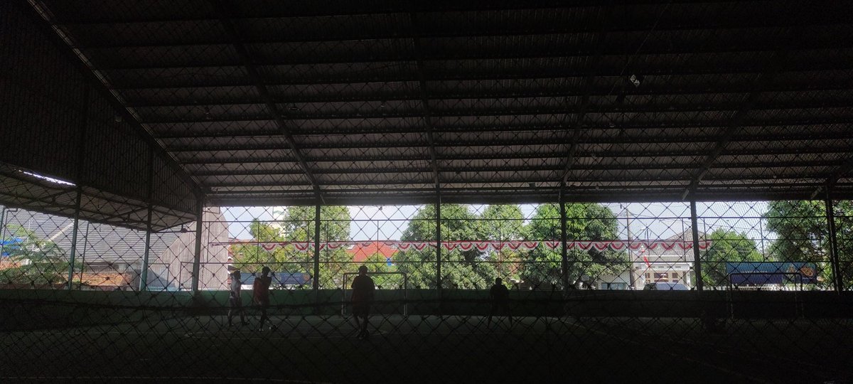 azwan_g's tweet photo. Tidur di lapangan ajalaah https://t.co/EosrkGJs2W