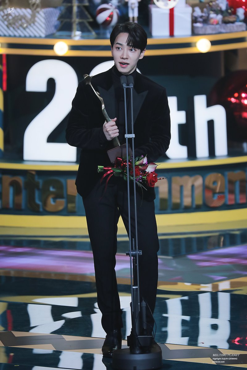 melting_planet's tweet photo. [UPDATE] 221224 KBS 연예대상 올해의 DJ ♥ 기광 *35pic
너무너무 자랑스러운 기광이 😍 
우리의 자랑이도다 💚💚💚💚
📎https://t.co/m2oKiWjvwE
#이기광 #기광 #하이라이트 #LEEGIKWANG #GIKWANG #HIGHLIGHT
@900_330 https://t.co/WrGmgUiJ67