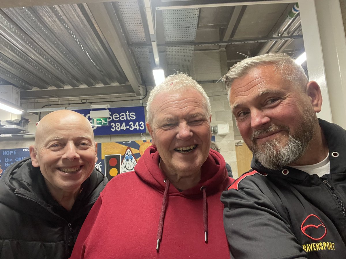 Looking completely loss after their defeat look who Kevin and I found sniffing the Warrington Bins.    Crosfields Legend &amp; founder member of the Masters RL Socialist Campaign Group John Heritage. Comrades together. <a href="/Ed66Red/">RedEd66</a> <a href="/Paul_Mastersrl/">Masters Rugby League Referee</a>