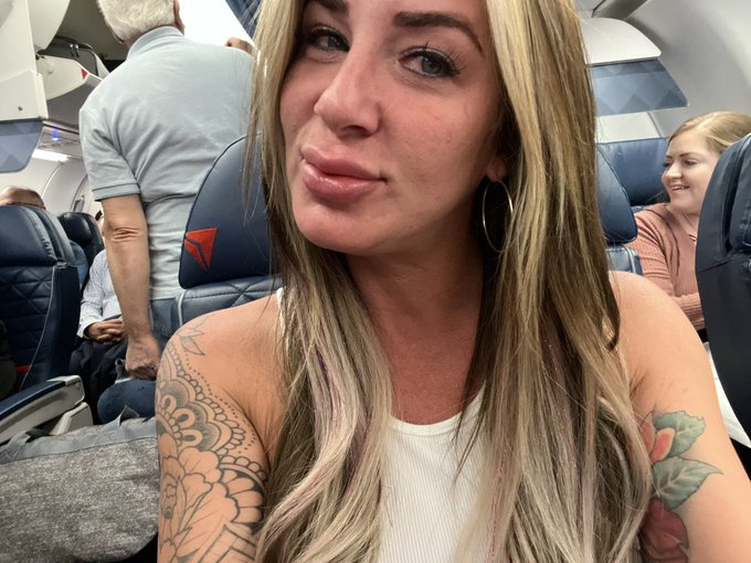 On the way to get banged https://t.co/gwCLLe2oKH