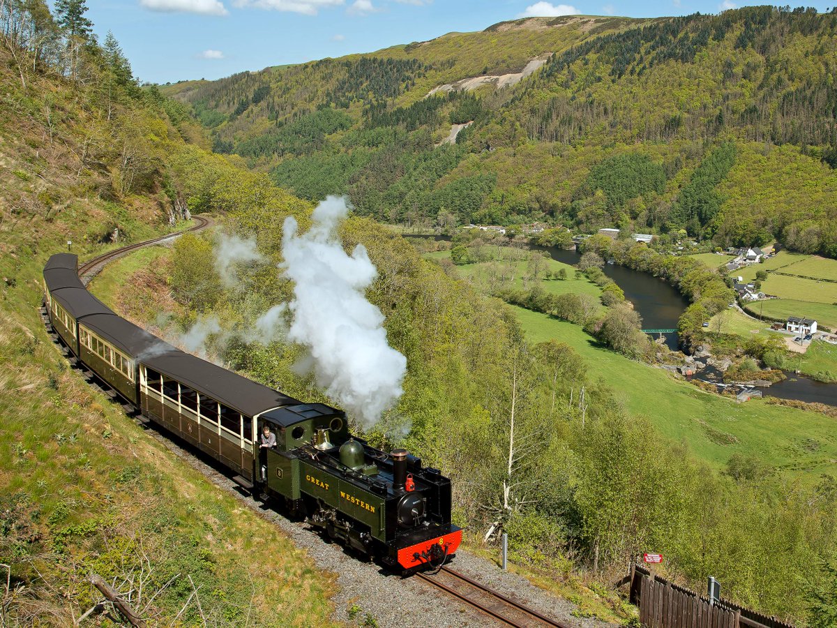Wales_On_Rails's tweet image. 🗓️ Day 6 📍 South Wales Summer Circular from Birmingham

A grand day out on the @RheidolRailway. Travel through wide open fields &amp;amp; meadows, woodland &amp;amp; rugged mountain scenery to #DevilsBridge in the heart of the #CambrianMountains.

🔗 loom.ly/ga0AFbA
📸 @RheidolRailway