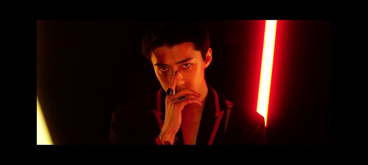 kimmyloey's tweet image. Trailer #Exodeux ini lebih condong ke X-Exo, dulu tuh pas trailer ini keluar bikin heboh dan bingung.

Tp krn kita udh kenal X-Exo jd trailer ini gak seserem dan sulit itu. Kayaknya kita dipaksa untuk kembali ke cerita utama dr Exo balik ke Era narasi MAMA