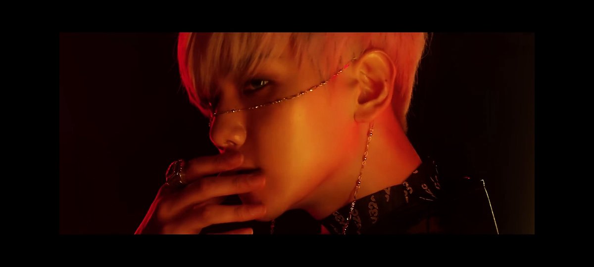 kimmyloey's tweet image. Trailer #Exodeux ini lebih condong ke X-Exo, dulu tuh pas trailer ini keluar bikin heboh dan bingung.

Tp krn kita udh kenal X-Exo jd trailer ini gak seserem dan sulit itu. Kayaknya kita dipaksa untuk kembali ke cerita utama dr Exo balik ke Era narasi MAMA