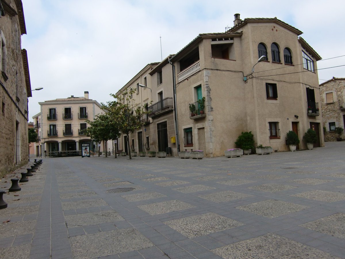 I ja per acabar.

Necessitem la vostra ajuda i que repiuleu aquest fil per guanyar seguidors i audiència. Al final, sols us tenim a vosaltres.

Som i serem la ràdio cultural dels Països Catalans. Recordeu, de Salses a Guardamar.

Bon estiu a tothom!

La ràdio que us estima!