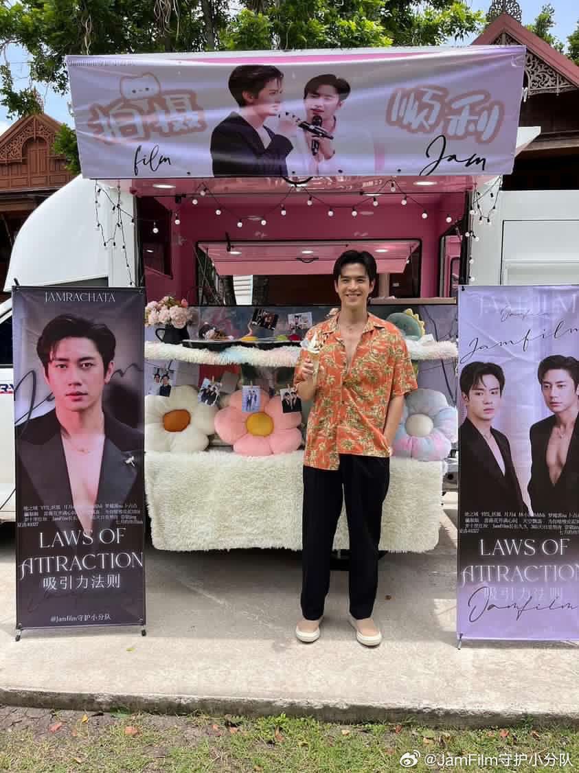 nisaluk2537's tweet photo. ลุงงงงงงงง @film_tnp20
ทูโทน 1 แท่งครับ 🤭🤭
#กฎแห่งรักดึงดูด
#LawsofAttractions https://t.co/ABMQZQhr0H