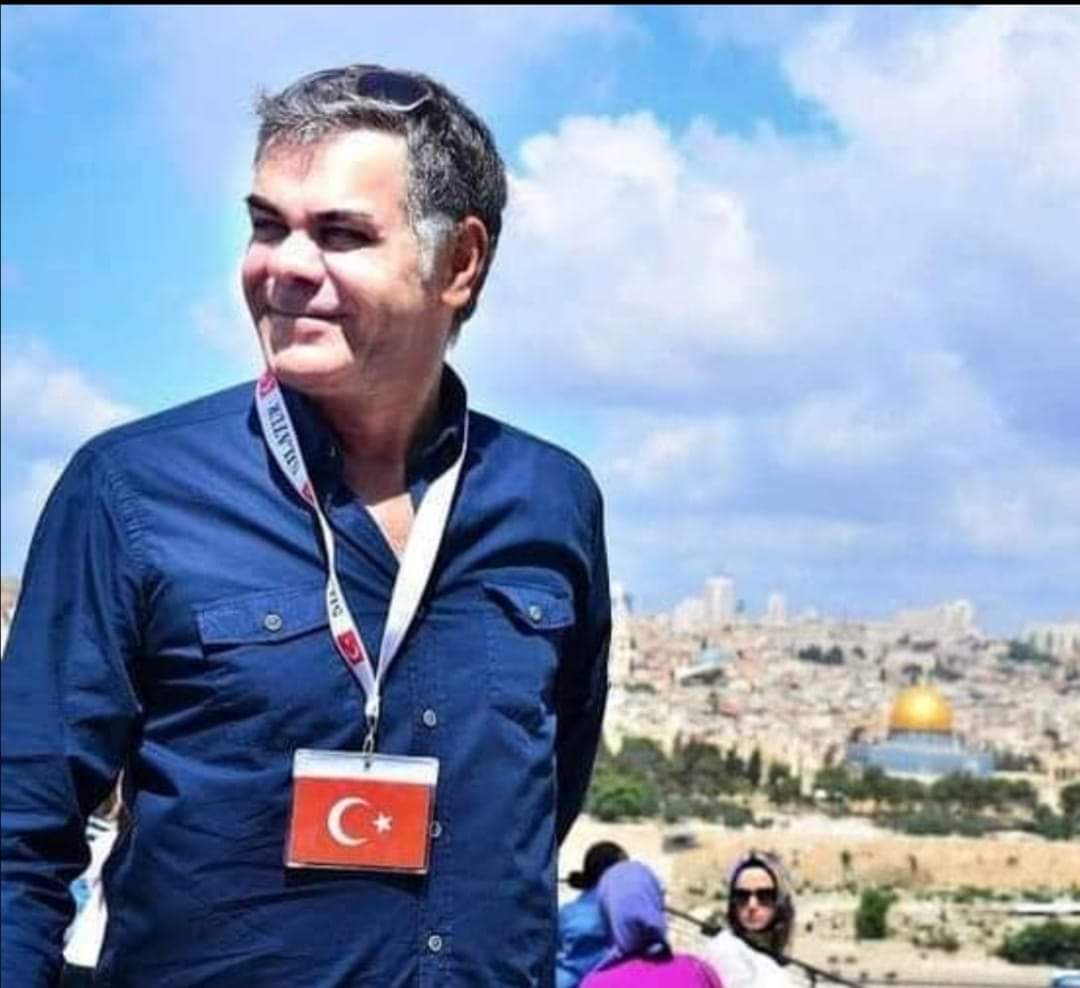 Türk medyasının önemli isimlerinden olan, vatansever gazeteci #süleymanözışık abimizin vefatının büyük üzüntüsünü yaşıyoruz.Rabbim rahmet etsin. En başta yakından tanıdığım gazeteci @Gazetecibaki1 Baki Özışık abime, ailesi ve bütün sevenlerine Rabbim sabırlar versin.....🤲