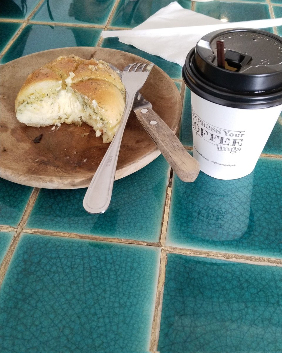 korean garlic bread ter the best masih dipegang davin kitchen,  roti garlic dr toko roti punya tetangga rumah, yg ini jd terasa b aja 😅 pdhal dr harga mahalan yg ini