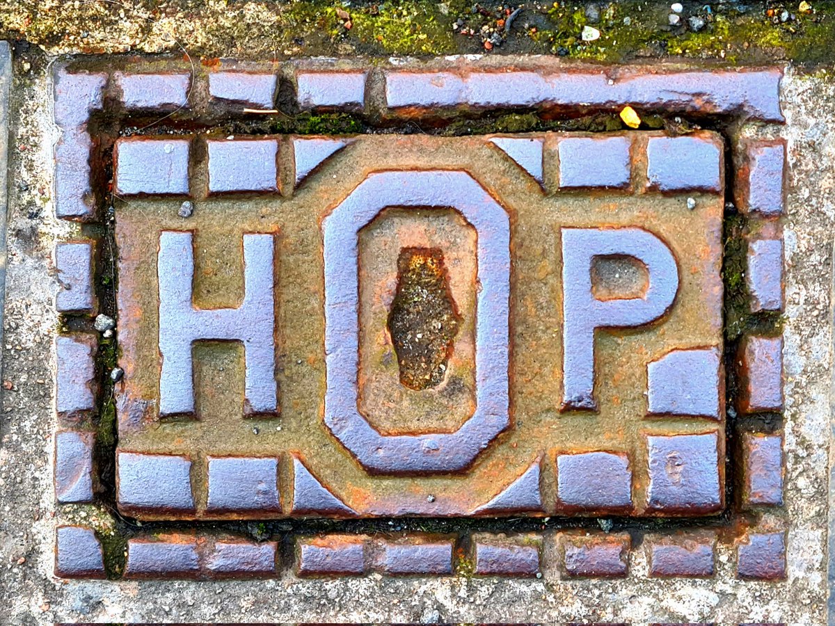 I've come across a few of these HOP access covers on the streets of Glasgow recently, and I've been struggling to find out what they were for. 

Cont./

#glasgow #glasgowhistory #industrialhistory #accesscovers #manholecovers #pastglasgow #streetfurniture