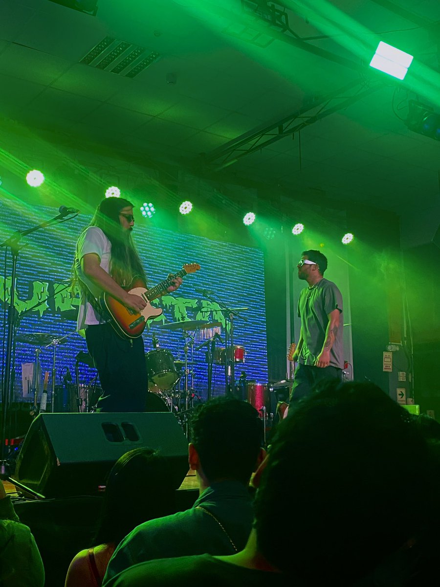 angelesandblue's tweet photo. Escuchar a @touristamusic y @WeTheLion  en vivo  fue una combinación de arte pura ❤️ sentí tanta energía bonita ✨✨ https://t.co/gZyu6E1pVd
