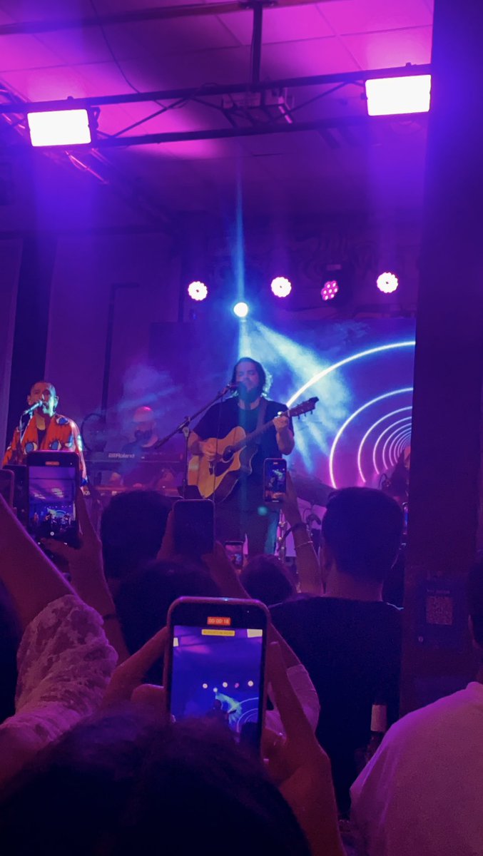angelesandblue's tweet photo. Escuchar a @touristamusic y @WeTheLion  en vivo  fue una combinación de arte pura ❤️ sentí tanta energía bonita ✨✨ https://t.co/gZyu6E1pVd