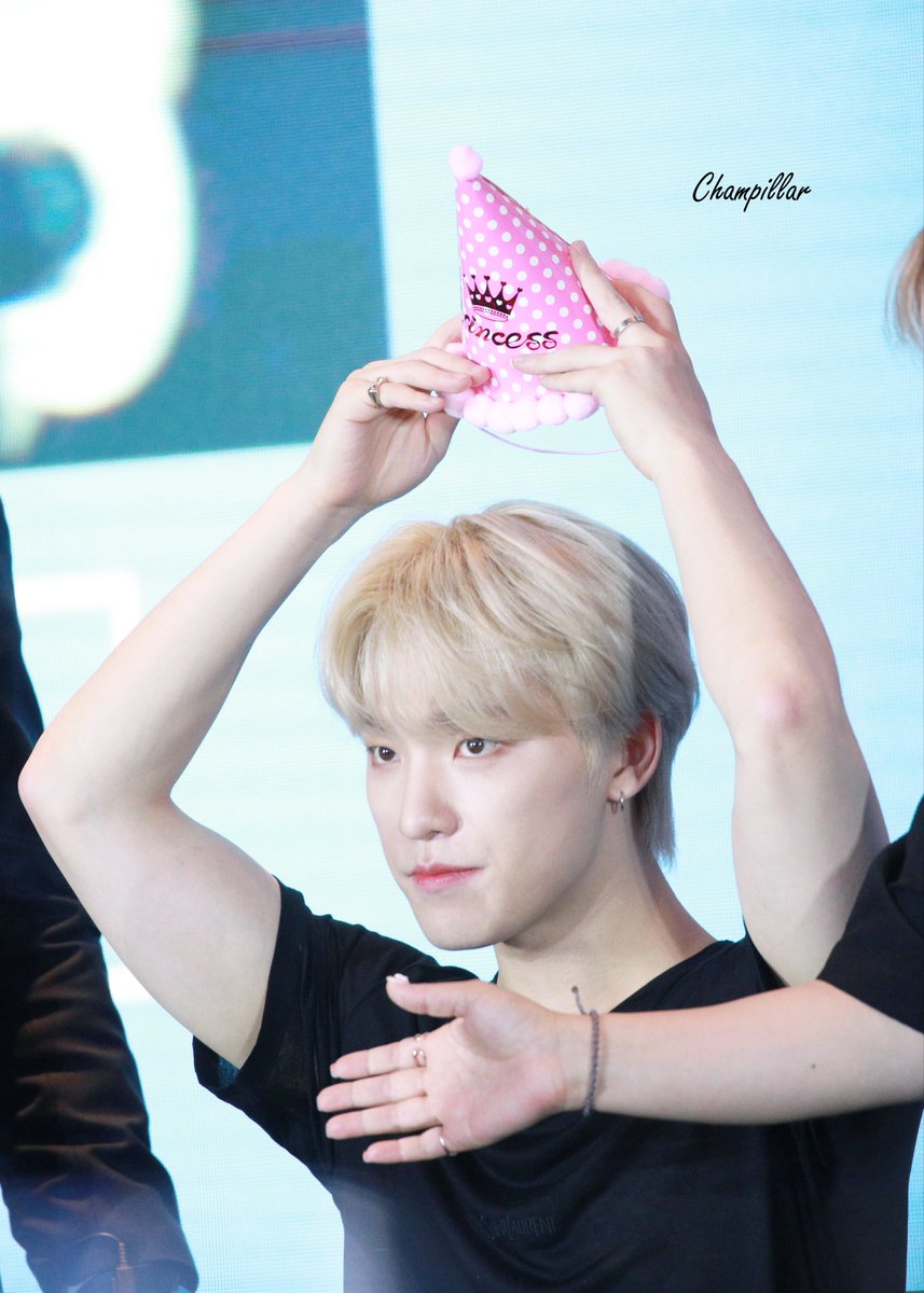 champillar's tweet photo. 230710 이즈위 팬싸
yizhiyu fan sign

핑크핑크 공주~❤️

#seventeen #세븐틴 #leechan #이찬 #dino #디노 #ディノ https://t.co/veBwFwleQt