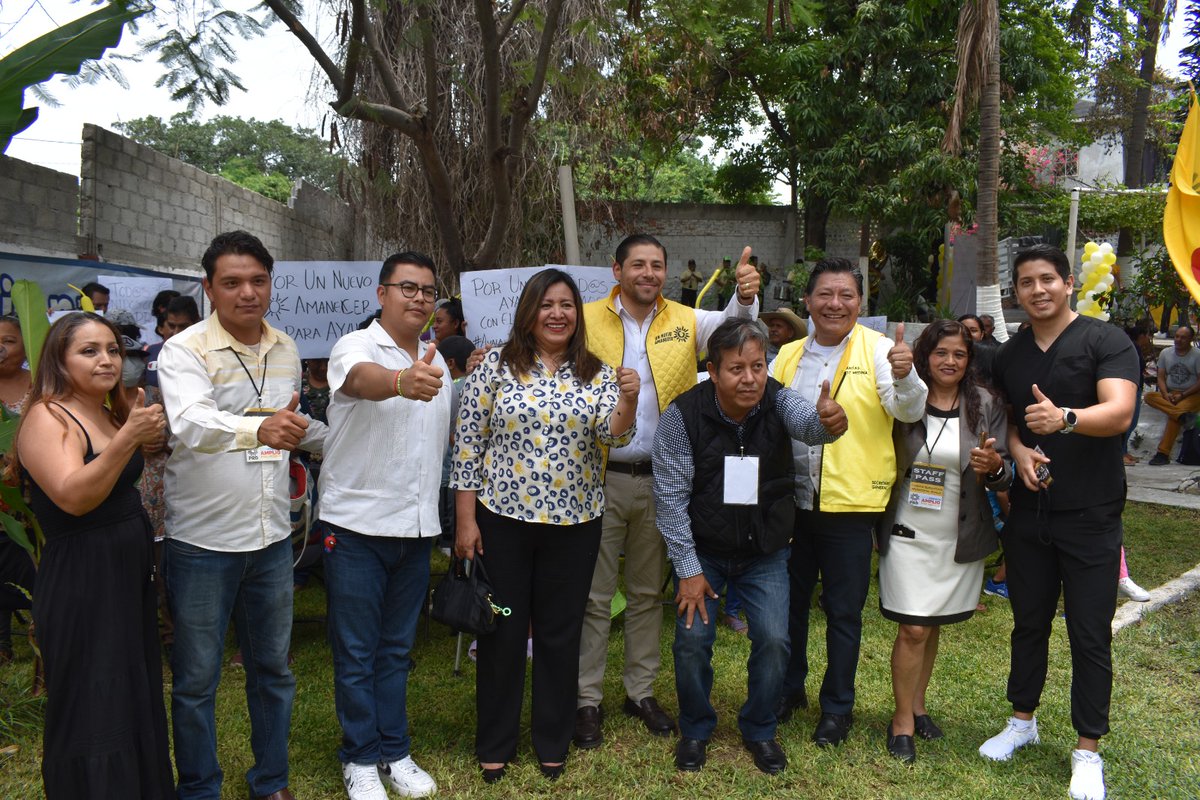 Matias_QM's tweet photo. Junto a mis compañeros de partido, la Secretaria General Nacional, @AdrianaDiazPRD y el Presidente del #PRDMorelos, @sergiopradosi , nos convocamos hoy a la toma de protesta del Comité Ejecutivo Municipal de #VillaDeAyala

#MatíasQuirozMedina #AmigosDeQuiroz #Morelos https://t.co/QFDO1BNioS