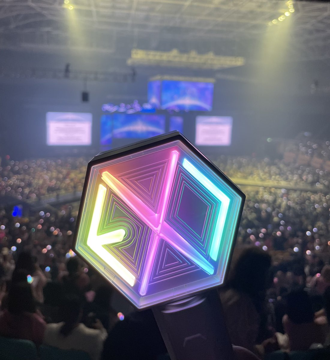 mori_exo's tweet photo. 엑소엘 생일 축하해요🎉
우리 이제 아홉살이다!
WE ARE ONE 엑소 사랑하자🫶🏻
#엑소엘_생일축하해
#EXOL_9th
#엑소엘_이제_아홉살 https://t.co/E1TfHS9lz2