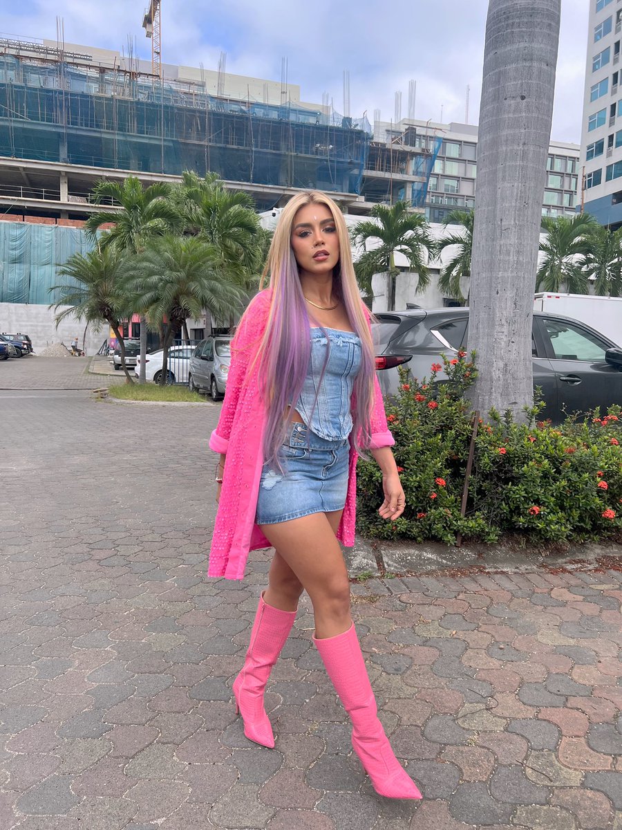 andreinabravo11's tweet photo. Solo paso por aquí para decirles que los amo 💕✨ https://t.co/2pM7lmyYbu