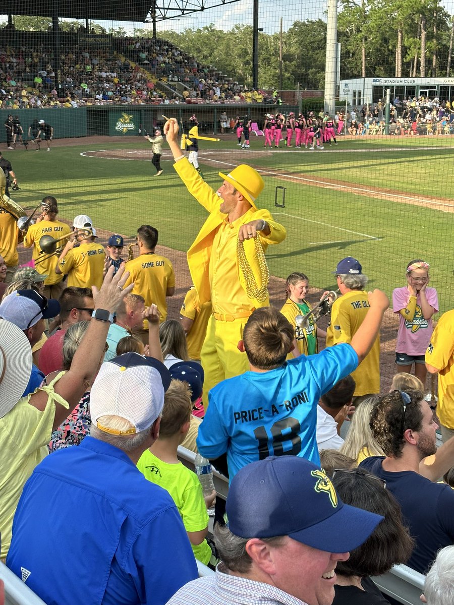 Kyle_Turner_'s tweet photo. Had a great time tonight at the @TheSavBananas game! Jesse Cole has done such an amazing job with the culture and community. If you haven’t experienced it, you should definitely check it out. 

#Savannah
#Bananas
#SavannahBananas
#BananaBall
#Baseball https://t.co/QrT1248j9I