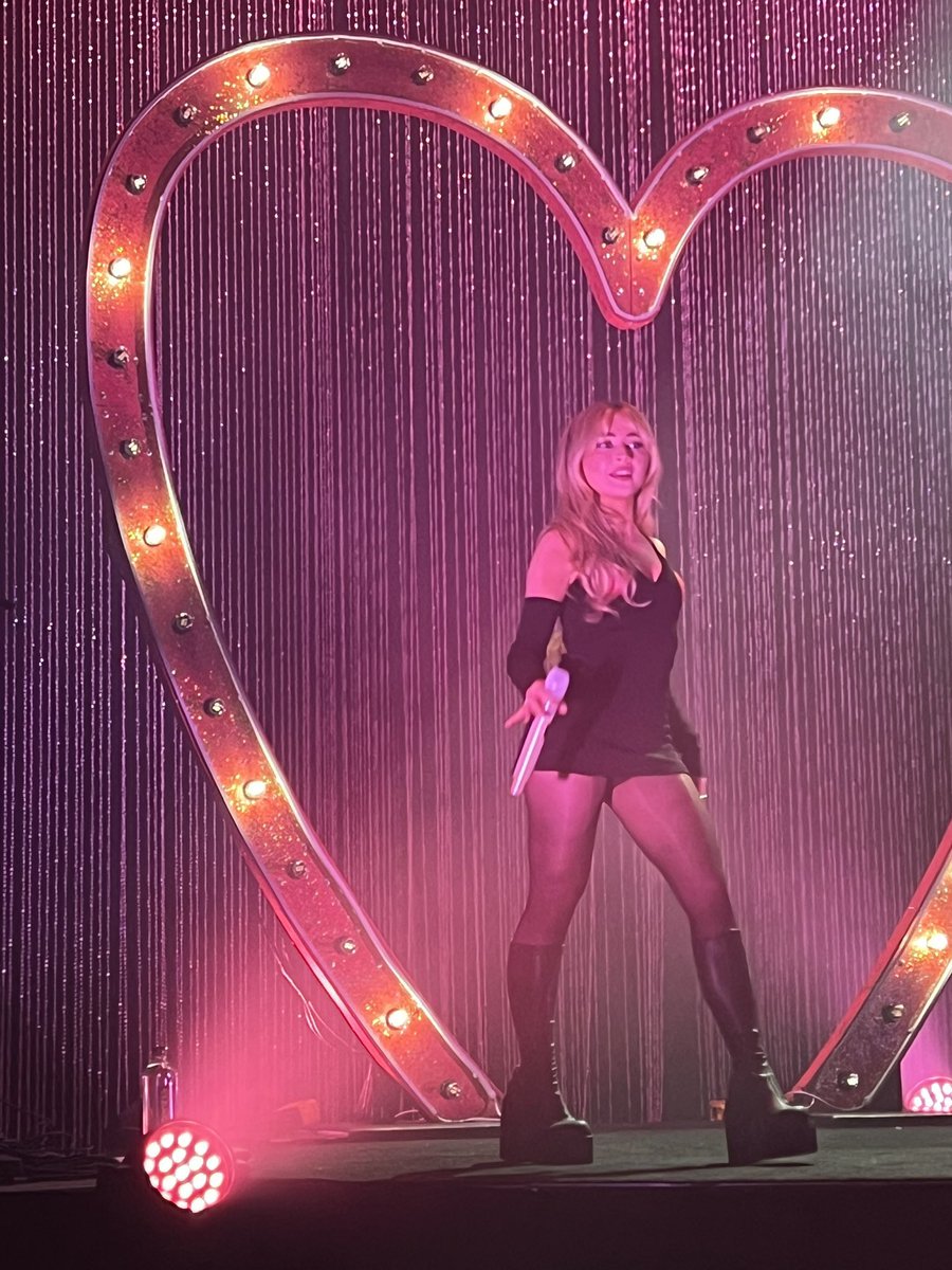 carpentersphl's tweet photo. 8/3/2023 Sabrina for her #Lollapalooza aftershow in Chicago Illinois❣️

#EICSTour #EICSChicago   #emailsicantsendtour  #sabrinacarpenter https://t.co/AqqZg4Ju5M