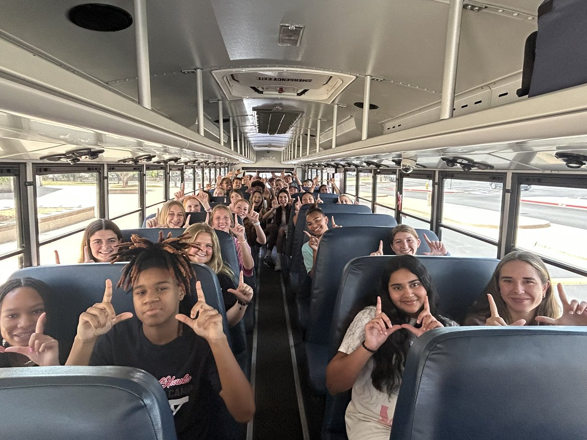 Union_Athletics's tweet photo. Our student-athlete advisory council spent the afternoon giving back through Redhawk AID by cleaning up the flower beds around the district to help prepare for Back to School events.  #servantleadership #theUnionWay https://t.co/zt8TVowvmN