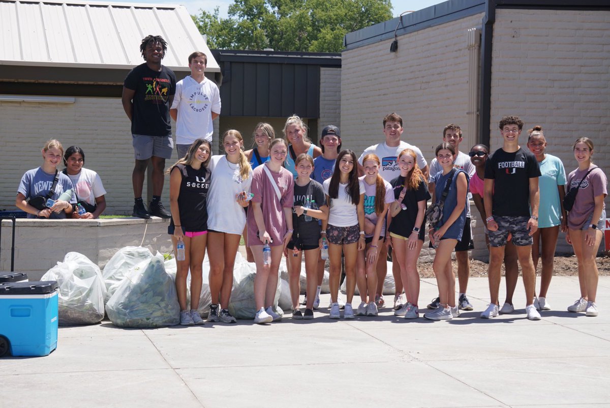 Union_Athletics's tweet photo. Our student-athlete advisory council spent the afternoon giving back through Redhawk AID by cleaning up the flower beds around the district to help prepare for Back to School events.  #servantleadership #theUnionWay https://t.co/zt8TVowvmN