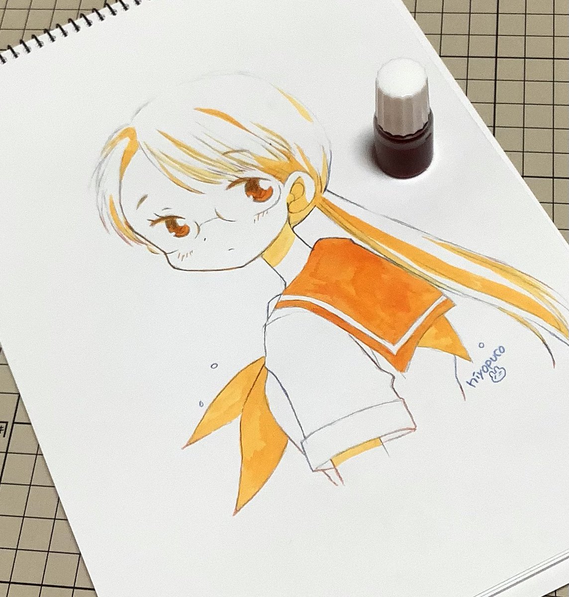 「カラーインク初挑戦で眼鏡さん」|ひよぷこのイラスト