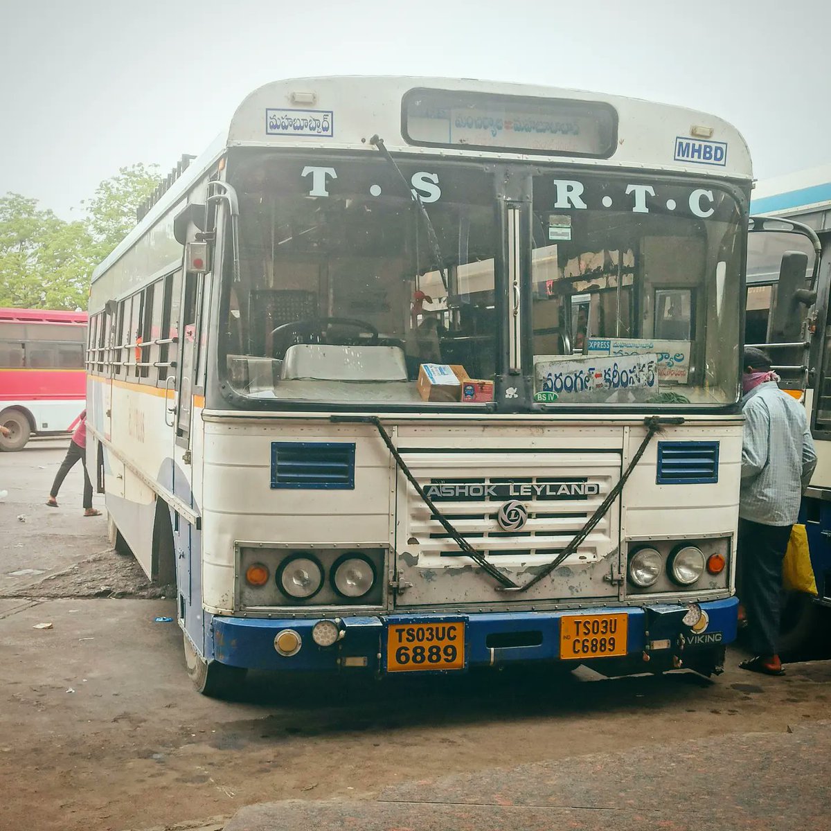 RTC_BUS_FAN's tweet photo. Mahabubabad<>Mancherial Express
Mahabubabad depot

Via: Narsampet, Warangal, Hanmakonda, Huzurabad, Karimnagar, Sulthanabad, Peddapally, Godavarikhani, Srirampur 

#tsrtc #tsrtcbuses #tsrtcexpress #mahabubabad #warangal #karimnagar #godavarikhani #mancherial https://t.co/PxrsW0nxGc