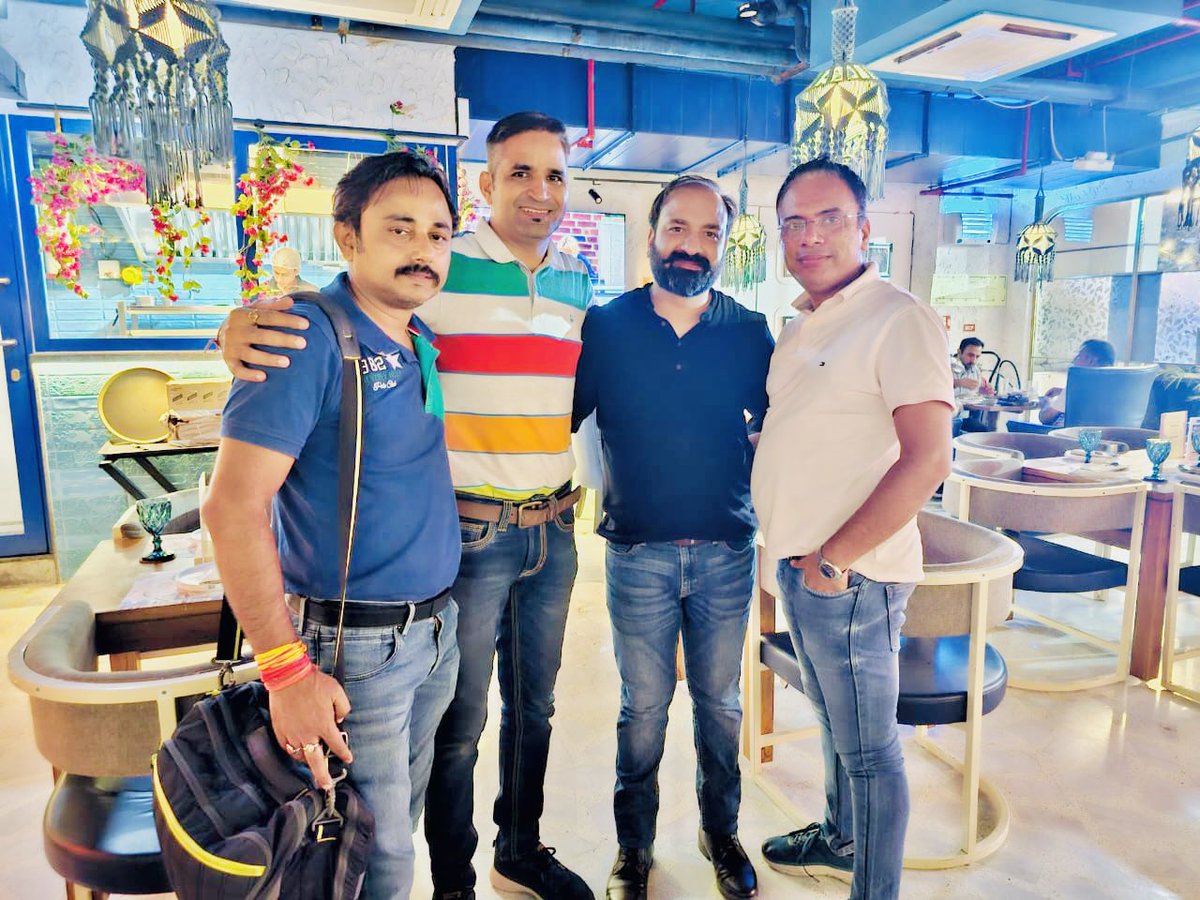 wecares4india's tweet photo. एक शाम नई गाड़ी के नाम
#FridayWithFriends… https://t.co/IZSzRcdHoZ